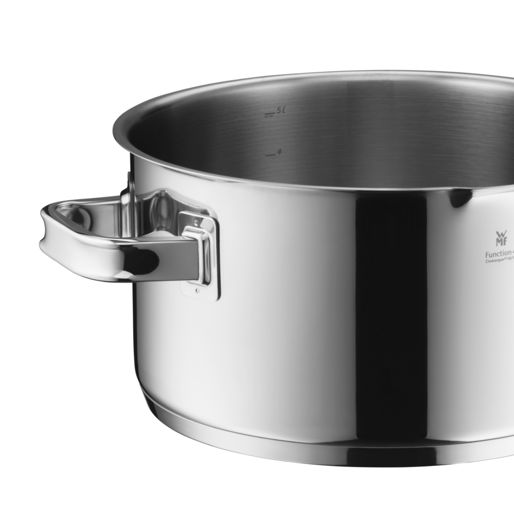 <b>Wide pouring edge for drip-free pouring</b>